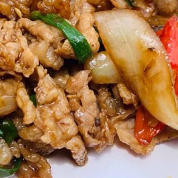 เนื้อดาวกระจายผัดน้ำมันหอยเป็นกับ