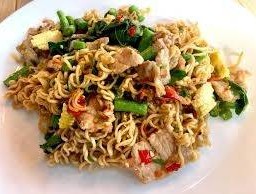 มาม่าผัดขี้เมาหมู