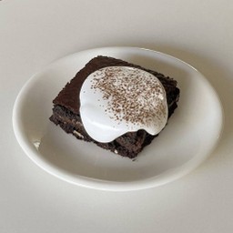 Peanut caramel brownie