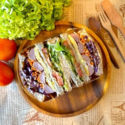 แซนวิช ไส้กรอก+ไข่+ชีส