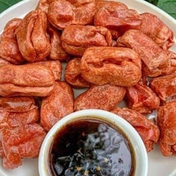 ไส้กรอกแดงทอด เขย่าผงได้