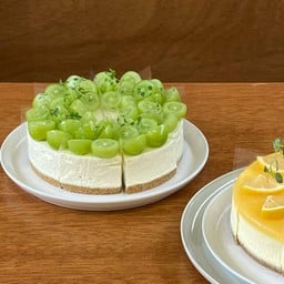 shine muscat yogurt cheesecake