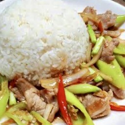 ข้าวราดผัดพริกสดหมู