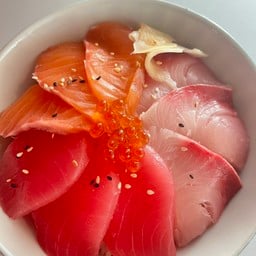 ข้าวหน้า แชลมอน ทูน่า ฮามาจิ