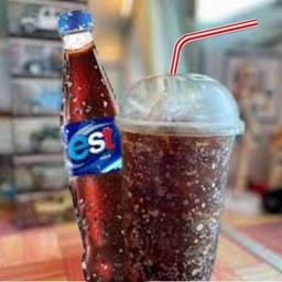 เอสแก้วโอ่ง( โคล่า) แยกน้ำแข็ง