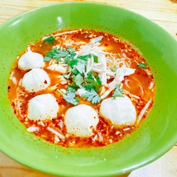 ก๋วยเตี๋ยวไก่ต้มยำมะนาว พิเศษ