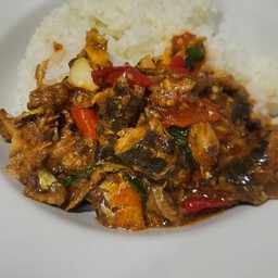 ข้าวกะเพราปลากะป๋อง
