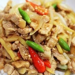 หมูชิ้นผัดขิงกับข้าว