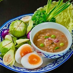 ข้าวน้ำพริกกะปิไข่ต้ม