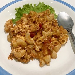 ผัดมักกะโรนีราดซอส