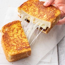 [อร่อยซ่ากับโค้ก] กริลล์ชีส แซนวิส เนยชีสกรอบ +  โค้ก ออริจินัล (กระป๋อง)