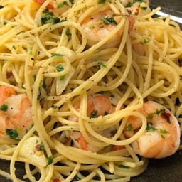 Aglio olio shrimp สปาเก็ตตี้พริกกระเทียมน้ำมันมะกอกกุ้ง โรยด้วยไข่กุ้ง