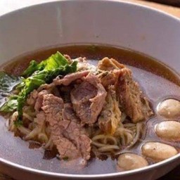 ก๋วยเตี๋ยวลูกชิ้นเนื้อสดน้ำใส