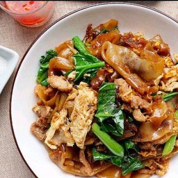 ผัดซีอิ๊วเส้นใหญ่