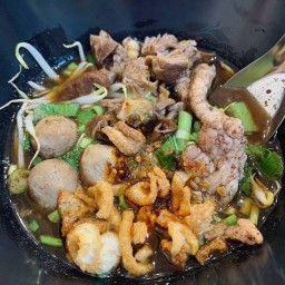 ⭐️Kaffee House 🍜ก๋วยเตี๋ยวเรือ&กาแฟสด☕️ อาหารเหนือแท้👍 ผัดซีอิ๊วหมู ชาเเขียว เอสเพรสโซ่เย็น ชามะนา
