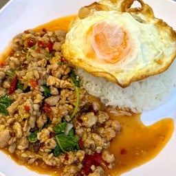 ข้าวกะเพราหมูสับ+ไข่ดาว (10กล่อง) แถมฟรี✨โค้ก1ขวดใหญ่