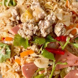 ยำมาม่าหมูสับ