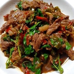 ข้าวกะเพราเนื้อ