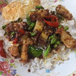 ผัดพริกแกงหมูกรอบ( ไม่มีไข่ดาว)