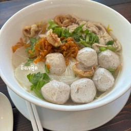 ก๋วยเตี๋ยวเส้นหมี่น้ำใสลูกชิ้นเห็ดหอม