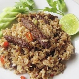 ข้าวผัดเนื้อ