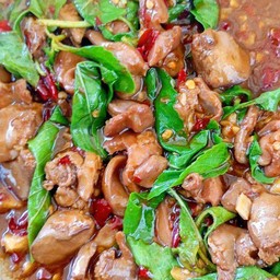 กะเพราเครื่องในไก่