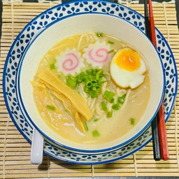 ราเม็งทงคตซึไข่ดองโชยุ(TonkotsuAjitsukeTamagoRamen)