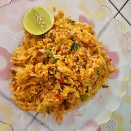 ข้าวผัดปลากระป๋อง