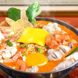 Ao MAMA EXPRESS (มาม่าทรงเครื่อง กะเพรา) บางปะกอก