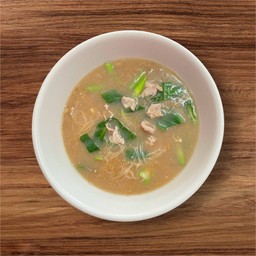 เส้นใหญ่ราดหน้าหมู