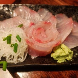 ซาซิมิปลาไทยใหญ่