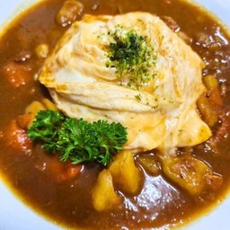 Omu Kare Raisu (ข้าวหน้าแกงกะหรี่ไข่ข้น)