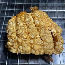 เจ้าช้าง หมูกรอบ. เมืองนครปฐม