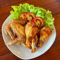 ปีกไก่ทอดน้ำปลา