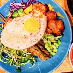 ข้าวยำเกาหลีไก่น้ำมันงา