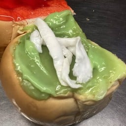 ปังนึ่งไส้ทะลัก สังขยาใบเตยมะพร้าว