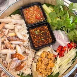 ข้าวขยำไข่ปูเนื้อปู