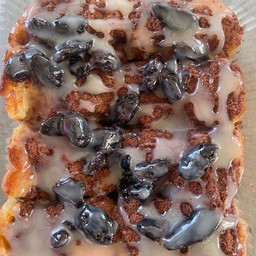 ขนมปังแผ่นปิ้ง เนยนม + โอวัลติน + ลูกเกด 2 แผ่นใหญ่