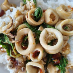 กระเพราปลาหมึก