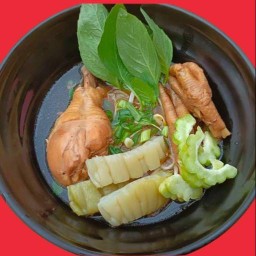ตัวเล็กเตี๋ยวไก่ ตลาดวรรัตน์