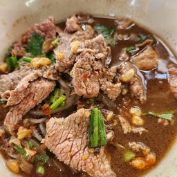 เส้นเล็กเนื้อสดน้ำตก