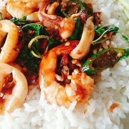 ข้าวกะเพราทะเล (ข้าวหอมมะลิ)
