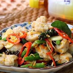 Stir-fried Fish with Spicy Herbs