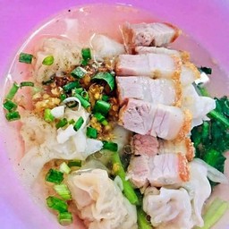 เกี้ยวหมูกรอบ แผ่นเกี้ยวไม่ใส่สีไม่ใส่สารกันบูดนะครับ