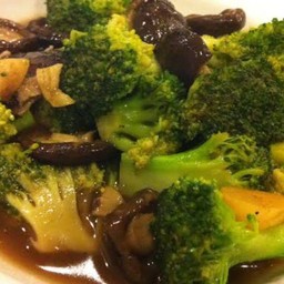 ผัดบล็อคโคลี่ เห็ดหอม(กับข้าว)