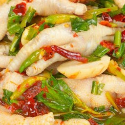 ต้มยำตีนไก่