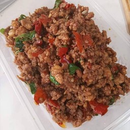 กระเพราหมูสับ (เป็นกับข้าว)