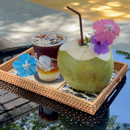 HIWPEEK Cafe & Restuarant หิ้วปีก คาเฟ่แอนด์เรสเตอรอง -