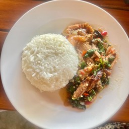 ข้าวกระเพราขาหมู