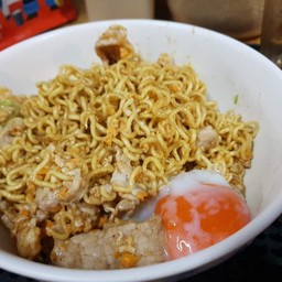 ผัดมาม่าใส่ไข่